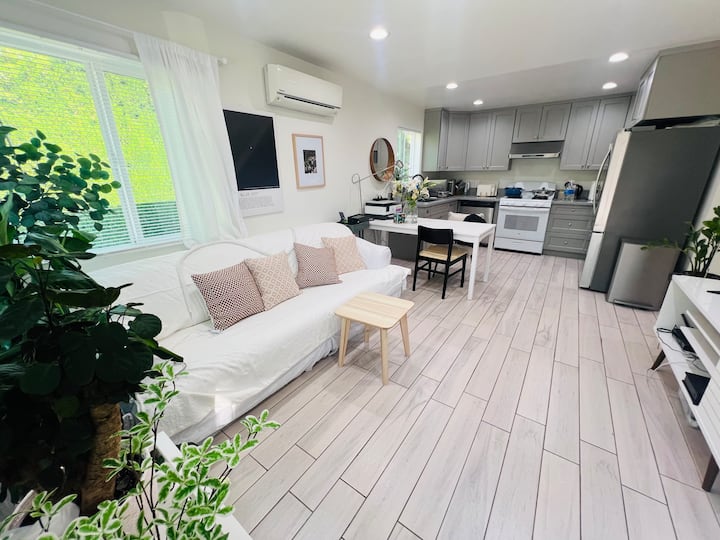 Pasadena Retreat 2br2ba · Walk To Metro & Grocery - Sierra Madre, CA