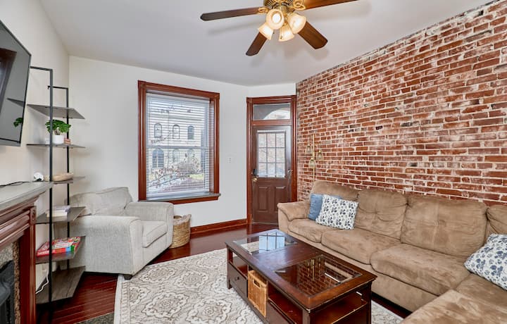 Tower Grove Getaway • 2 En-suite Bedrooms - Saint Louis, MO