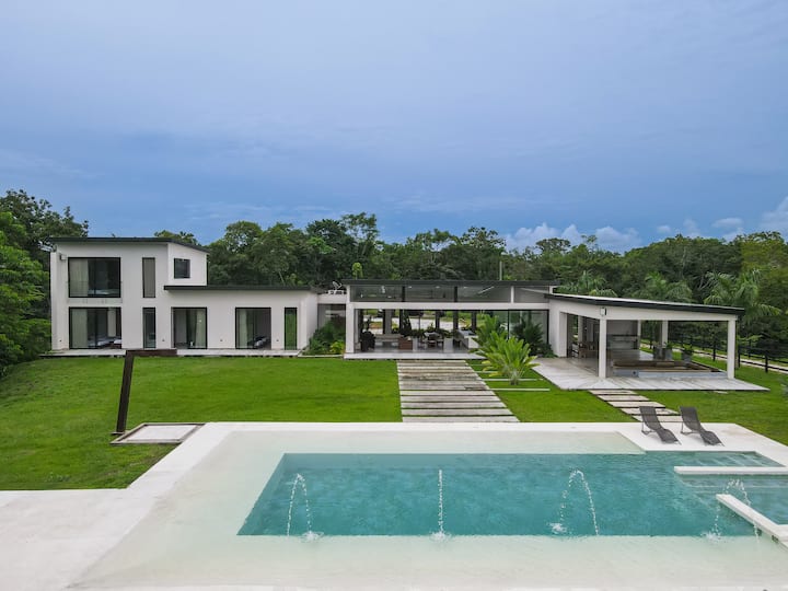 Los Santos, Finca En Doradal Hacienda Nápoles - Puerto Triunfo