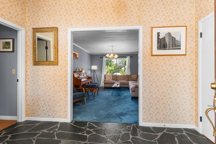 70s Disco Den - 2-bed House With Covered Parking - Stone Mountain, GA