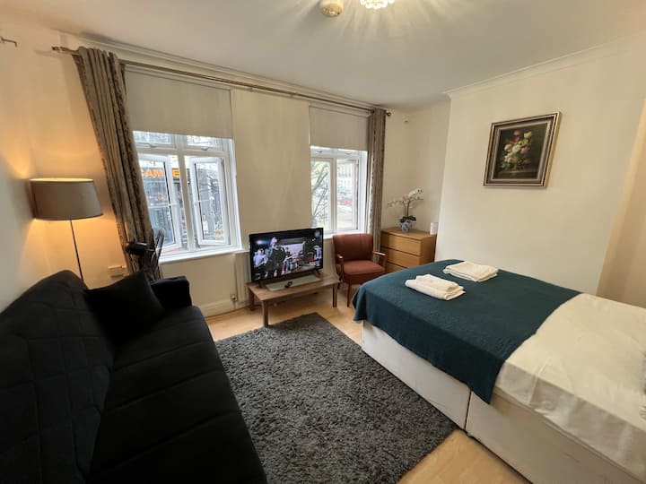 2-bedroom Home Just Steps From Camden - London