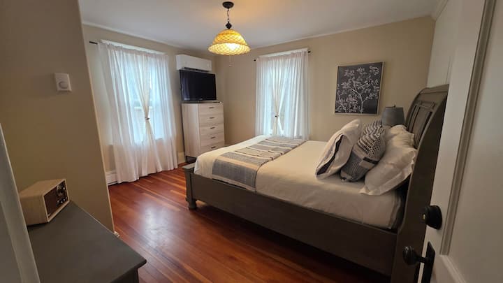 Charming Summerside Heritage Stay - Summerside