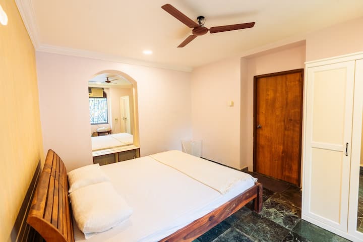 Bedroom 1 image 2