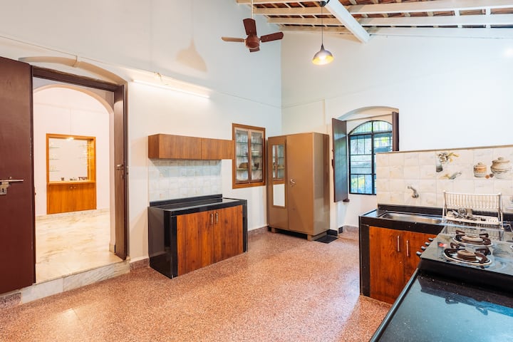 Full kitchen image 2