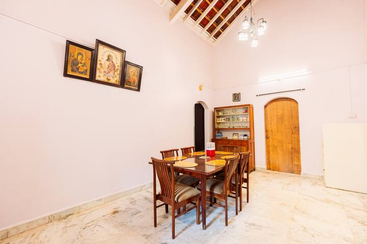 Dining area image 1