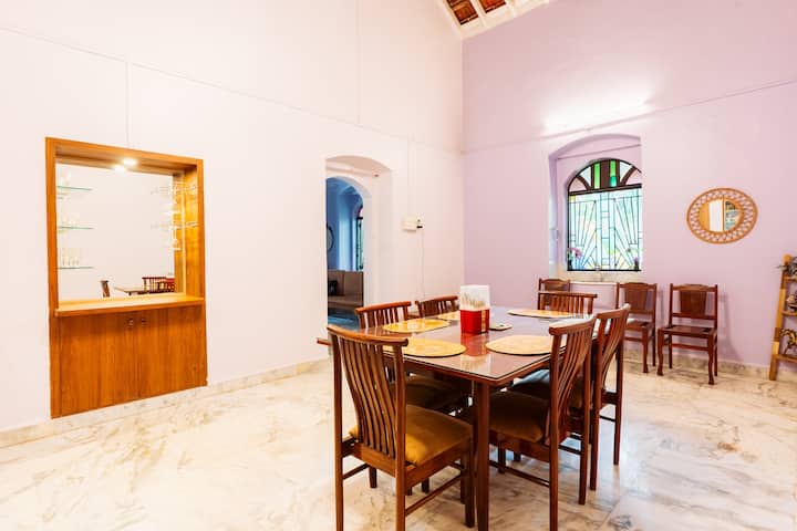 Dining area image 2