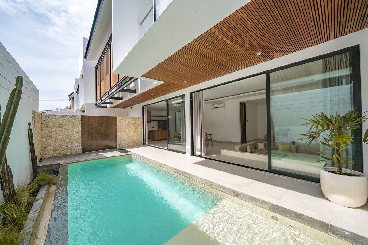 Photo inspiration: Gallery Detail: Modern 3Br Minimalist Retreat W Pool In Pererenan