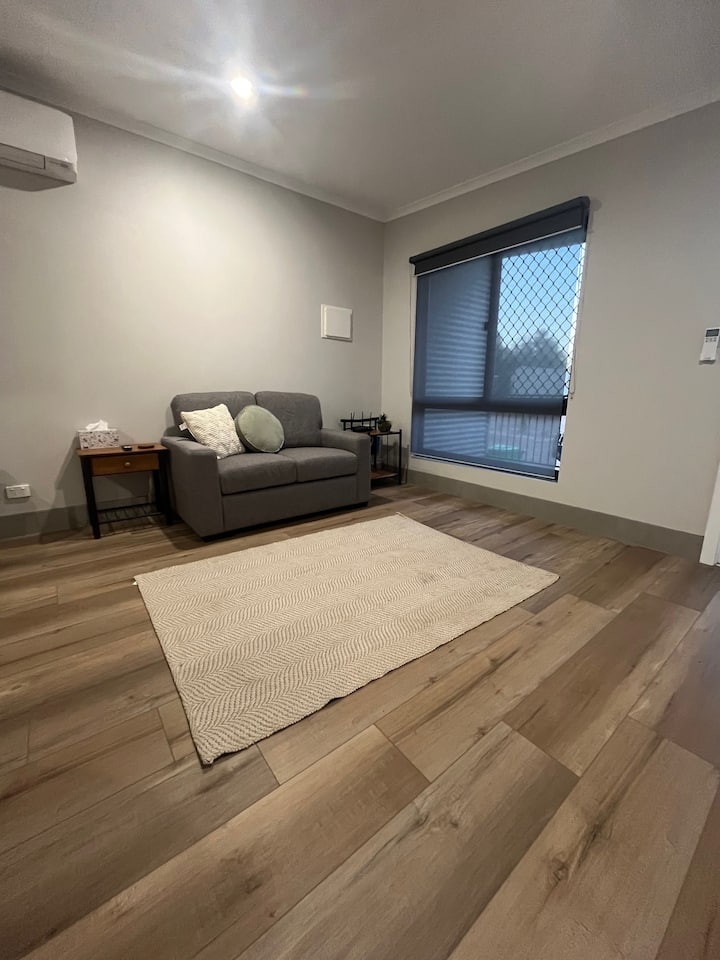 Deluxe 1 Bedroom Cabin With Patio - Katherine