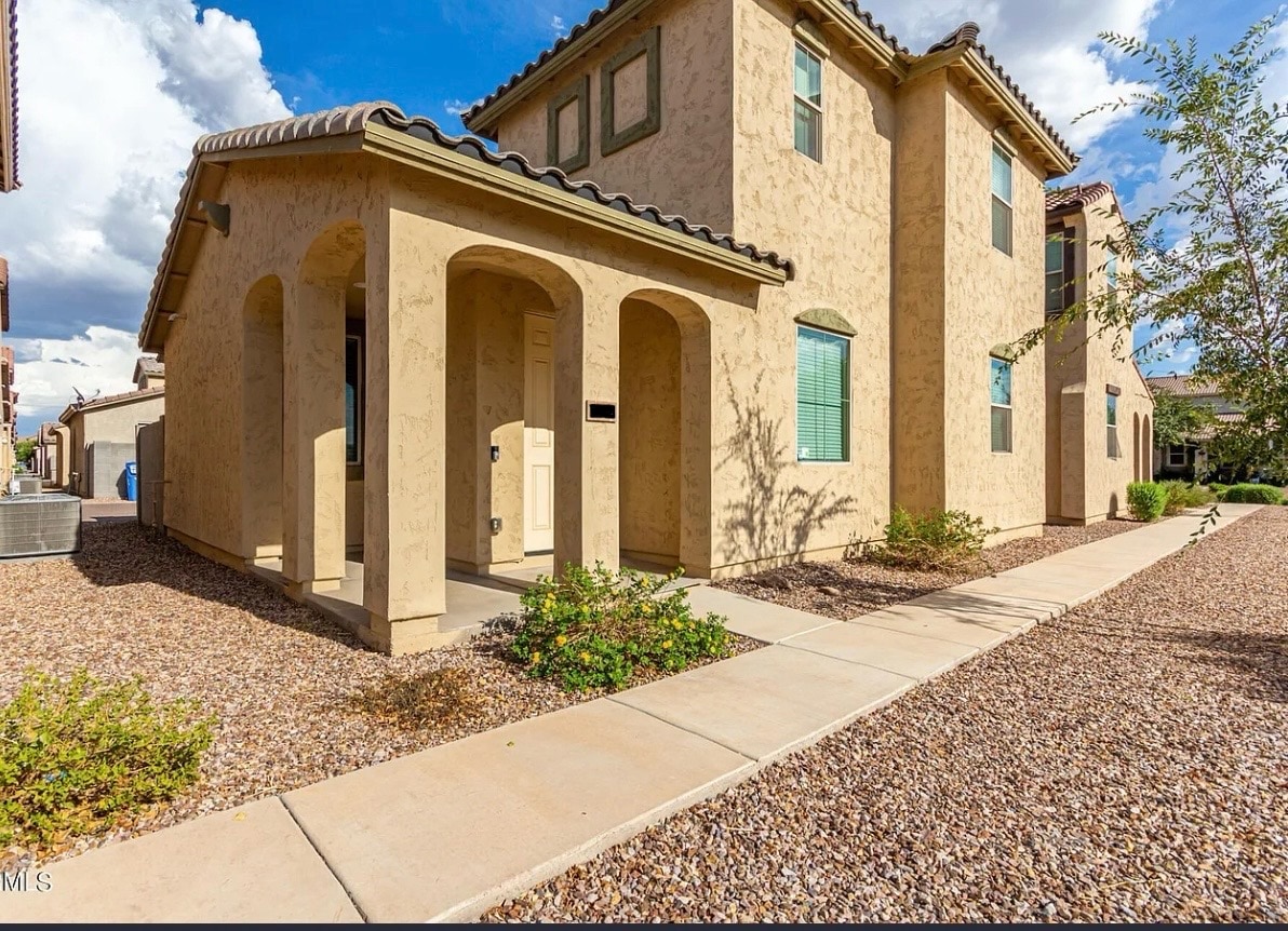 Bright & Spacious 2-Level Home—2BR/3BA - Houses for Rent in Phoenix ...