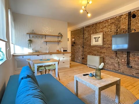Popular Airbnb listing: Pine Tree - CityCenter in Municipality Of Pristina
