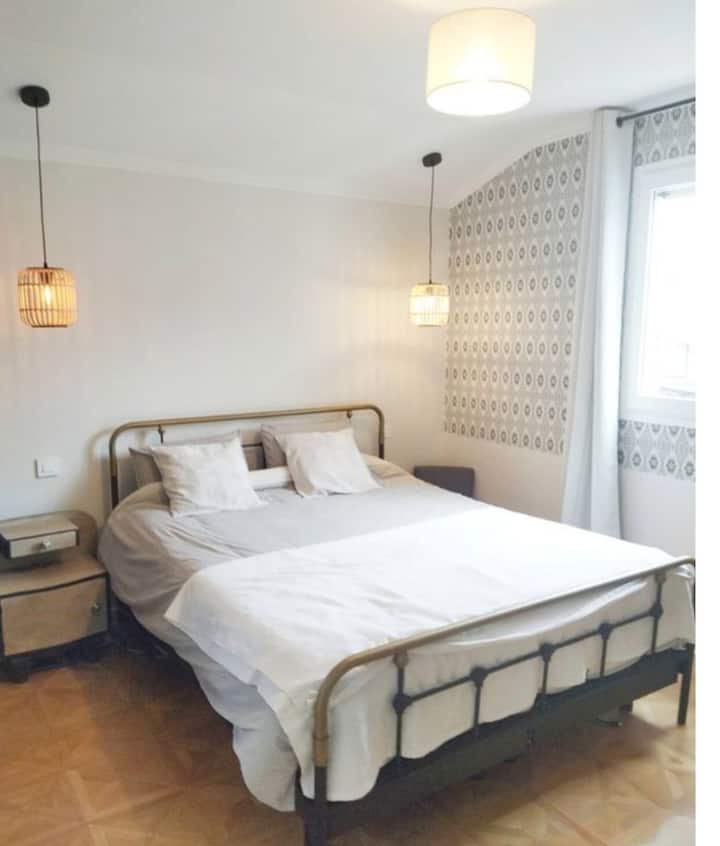 Grande Chambre Dans Une Maison Au Calme - Le Puy-en-Velay