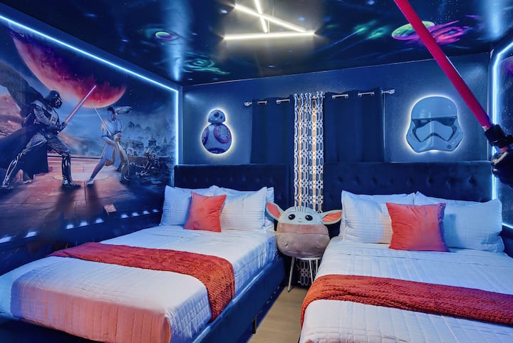 Magical Oasis: Themed Rooms • Game Room • Pool - Houses for Rent