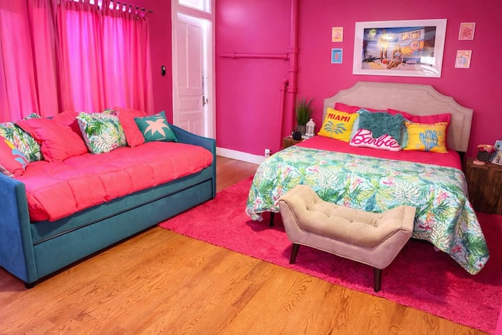 We’ve recently upgraded! The master bedroom, now features a cozy daybed with a pull-out trundle, perfect for lounging during the day or providing two comfortable twin-sized sleeping spots at night.