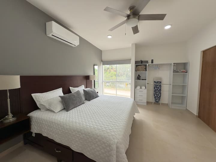 Master Room, A haven of serenity and spaciousness Enjoy a restful break in our spacious master room. Air conditioning, enviable natural lighting. Ideal for disconnecting after a day of exploration.
