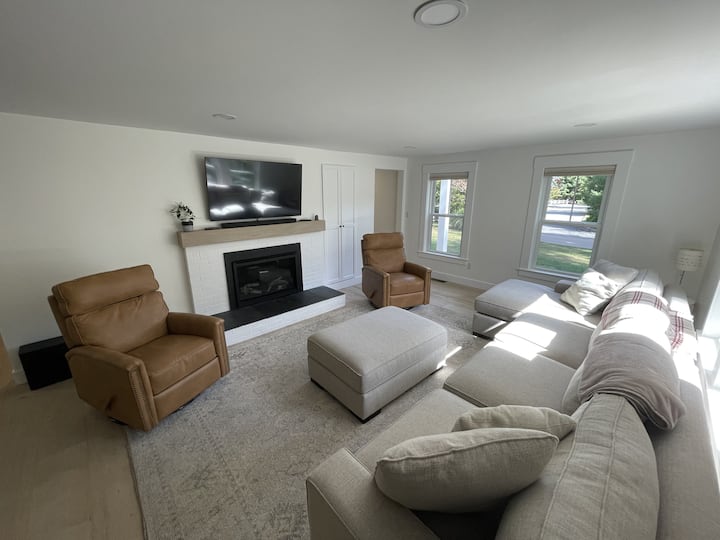 Modern Farmhouse Retreat Minutes From Stadium - Foxborough, MA