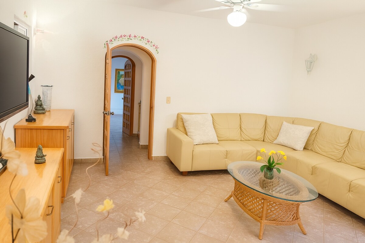 Successful Airbnb property: Celebrate with family, house with pool for 20 in Tres De Mayo