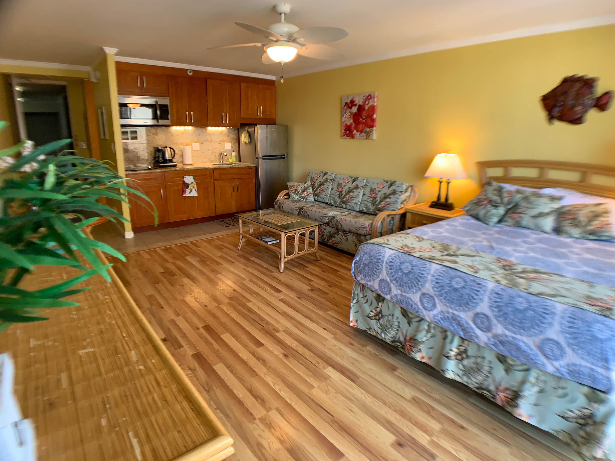 Condo in Honolulu · ★4.86 · Studio · 2 beds · 1 bath - Image 41