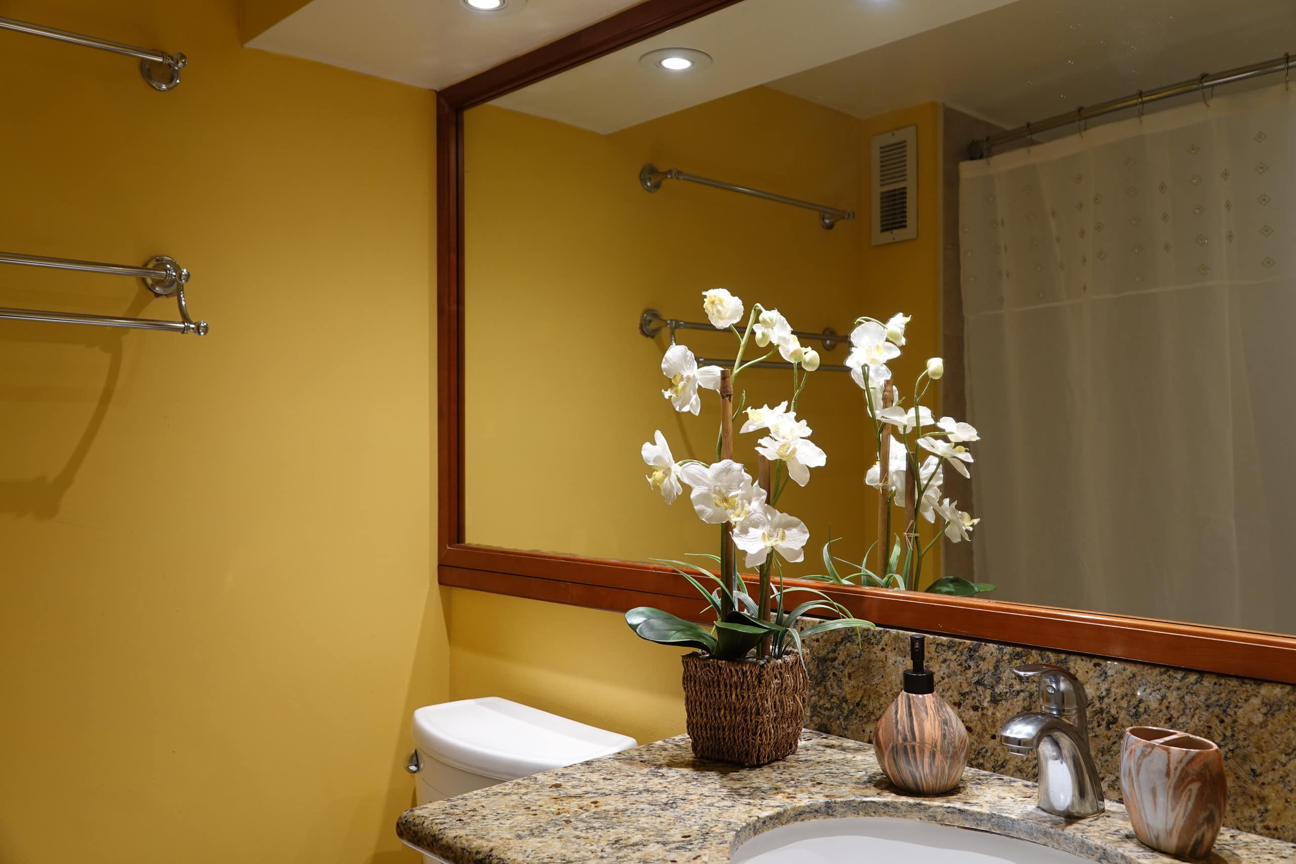 Condo in Honolulu · ★4.86 · Studio · 2 beds · 1 bath - Image 27