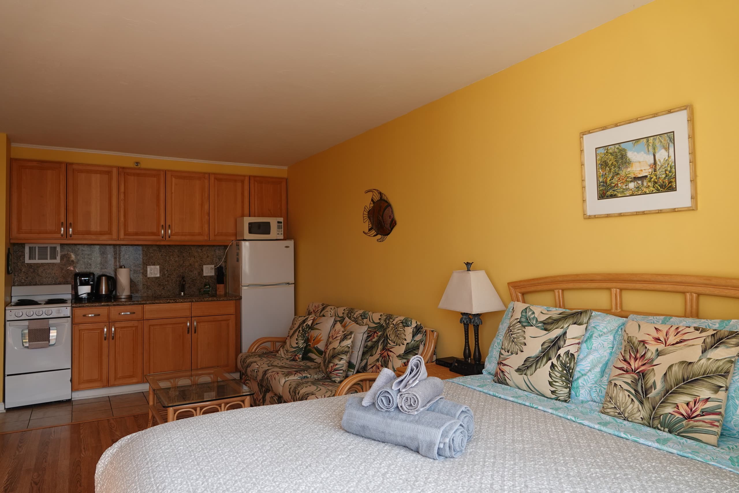 Condo in Honolulu · ★4.86 · Studio · 2 beds · 1 bath - Image 55