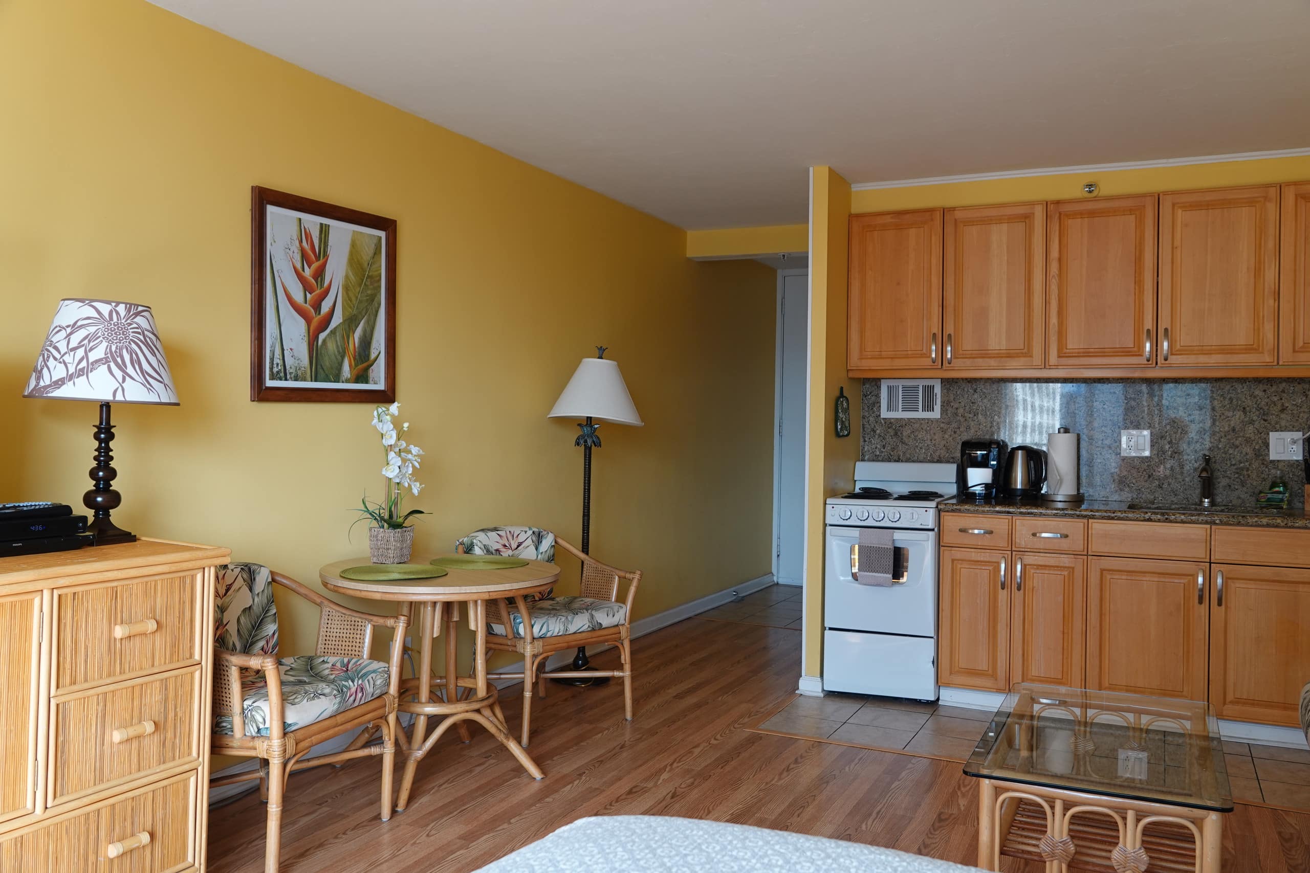 Condo in Honolulu · ★4.86 · Studio · 2 beds · 1 bath - Image 19