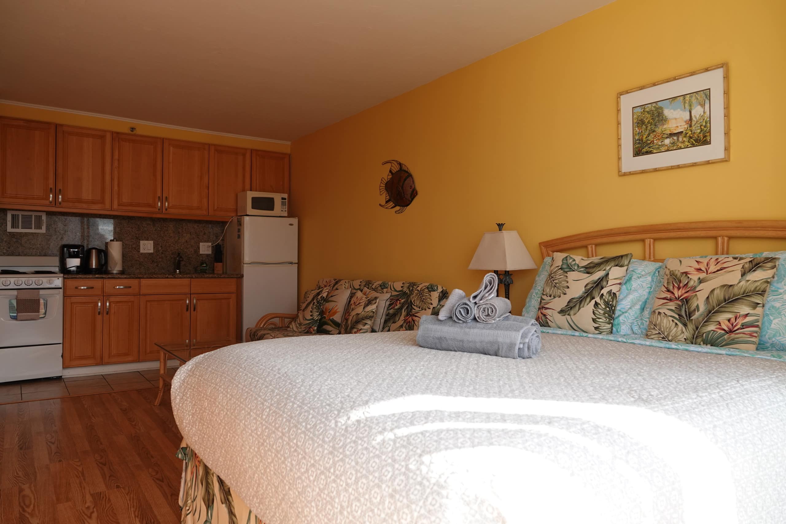 Condo in Honolulu · ★4.86 · Studio · 2 beds · 1 bath - Image 53