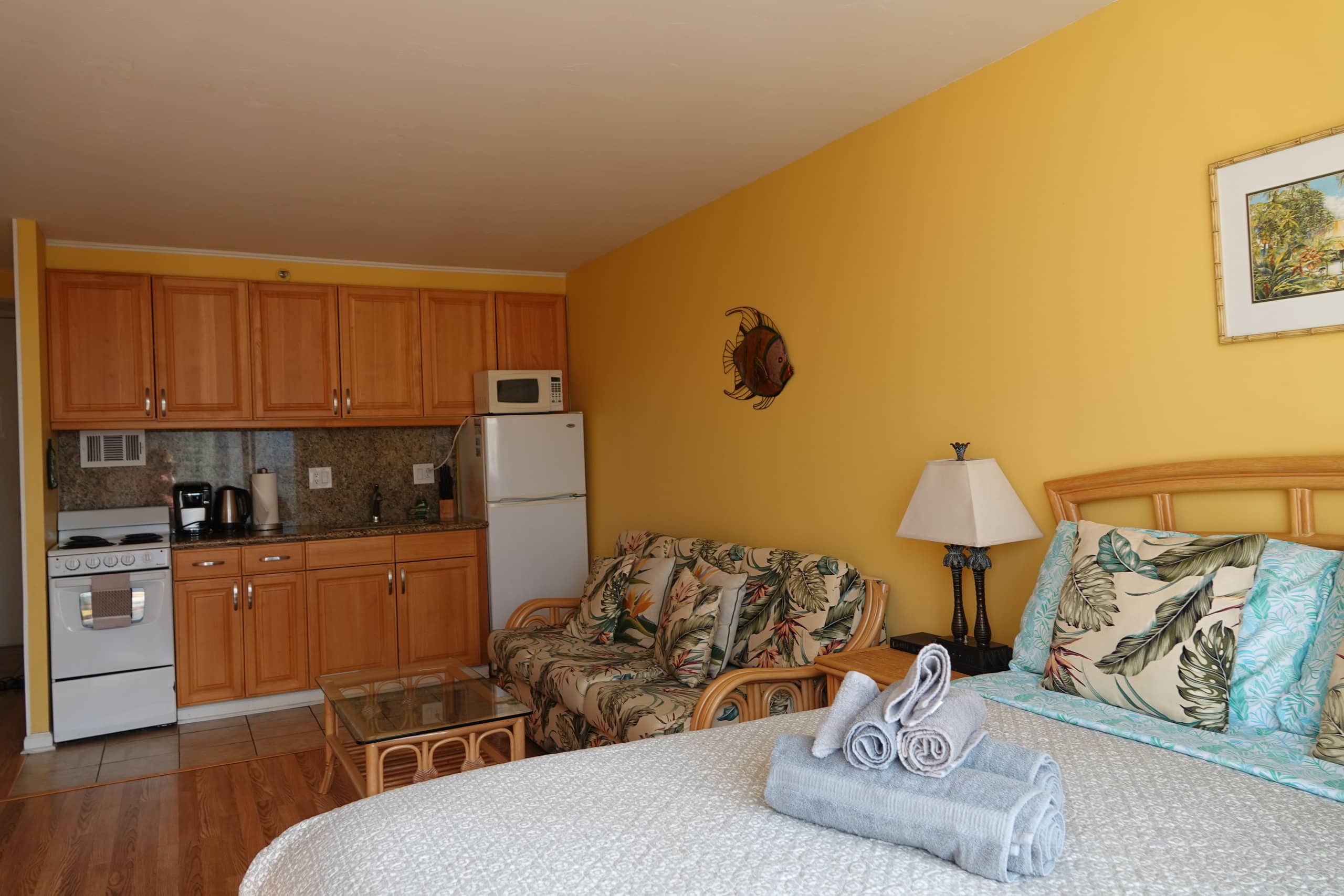 Condo in Honolulu · ★4.86 · Studio · 2 beds · 1 bath - Image 56