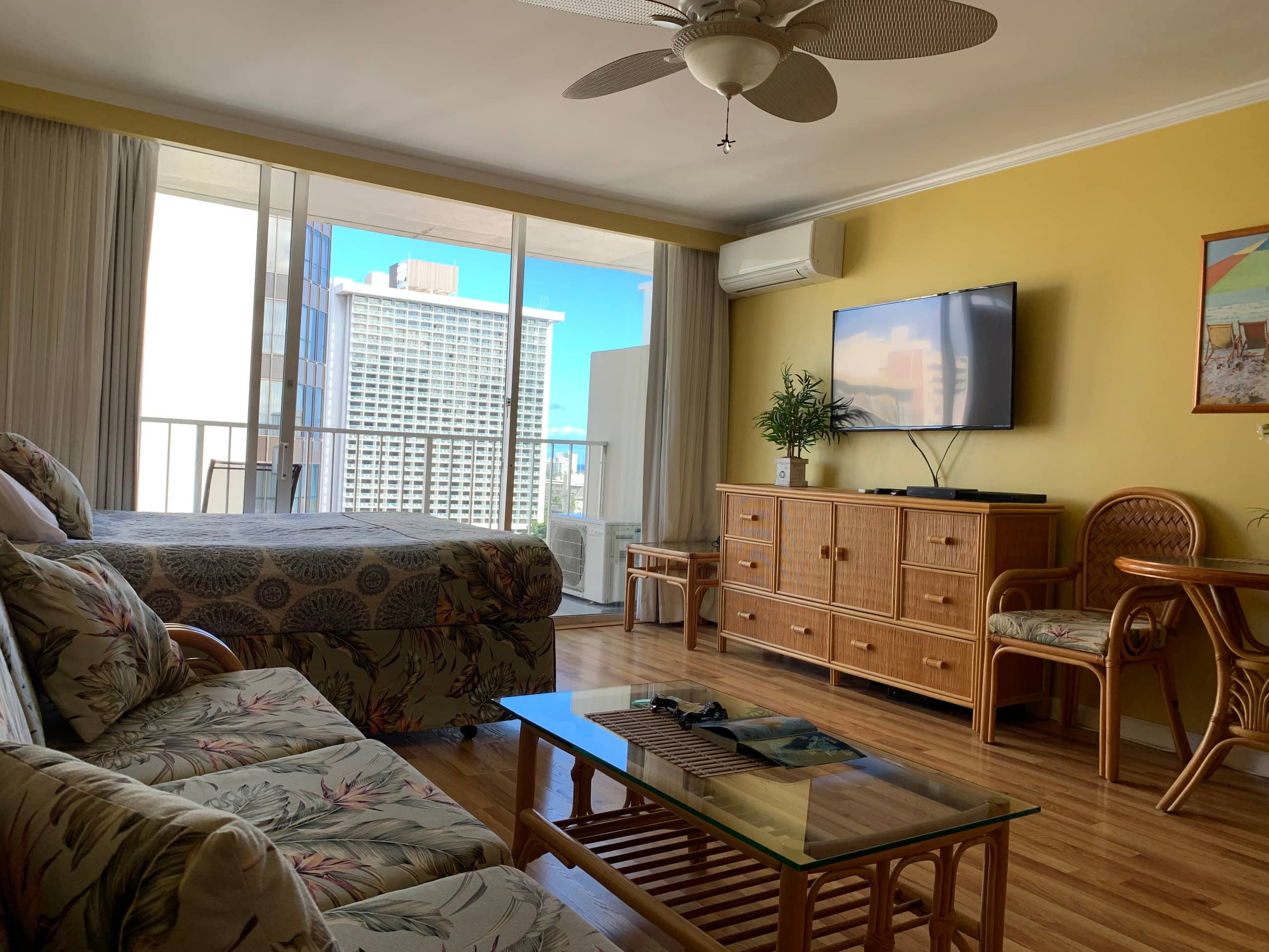 Condo in Honolulu · ★4.86 · Studio · 2 beds · 1 bath - Image 4