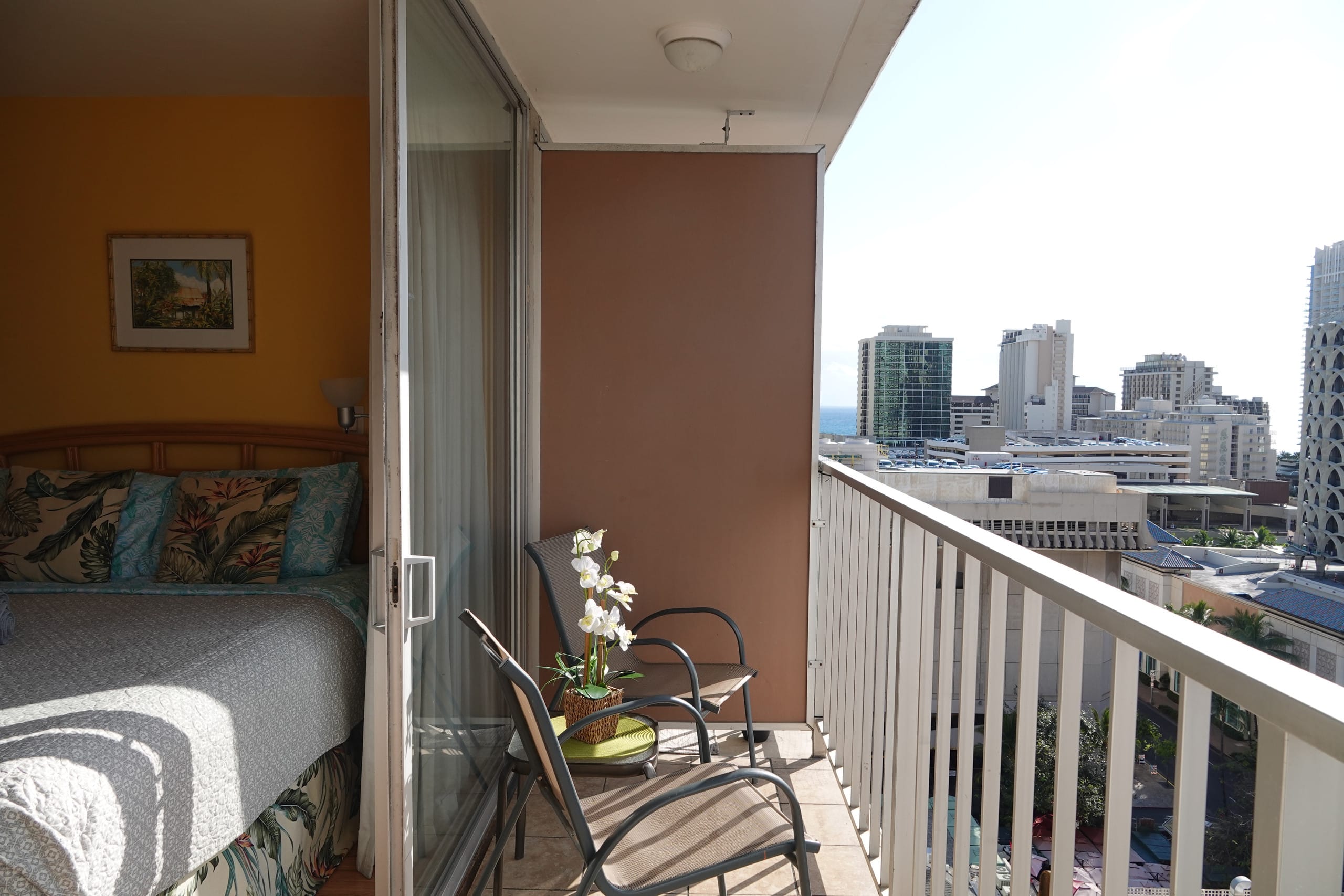 Condo in Honolulu · ★4.86 · Studio · 2 beds · 1 bath - Image 31