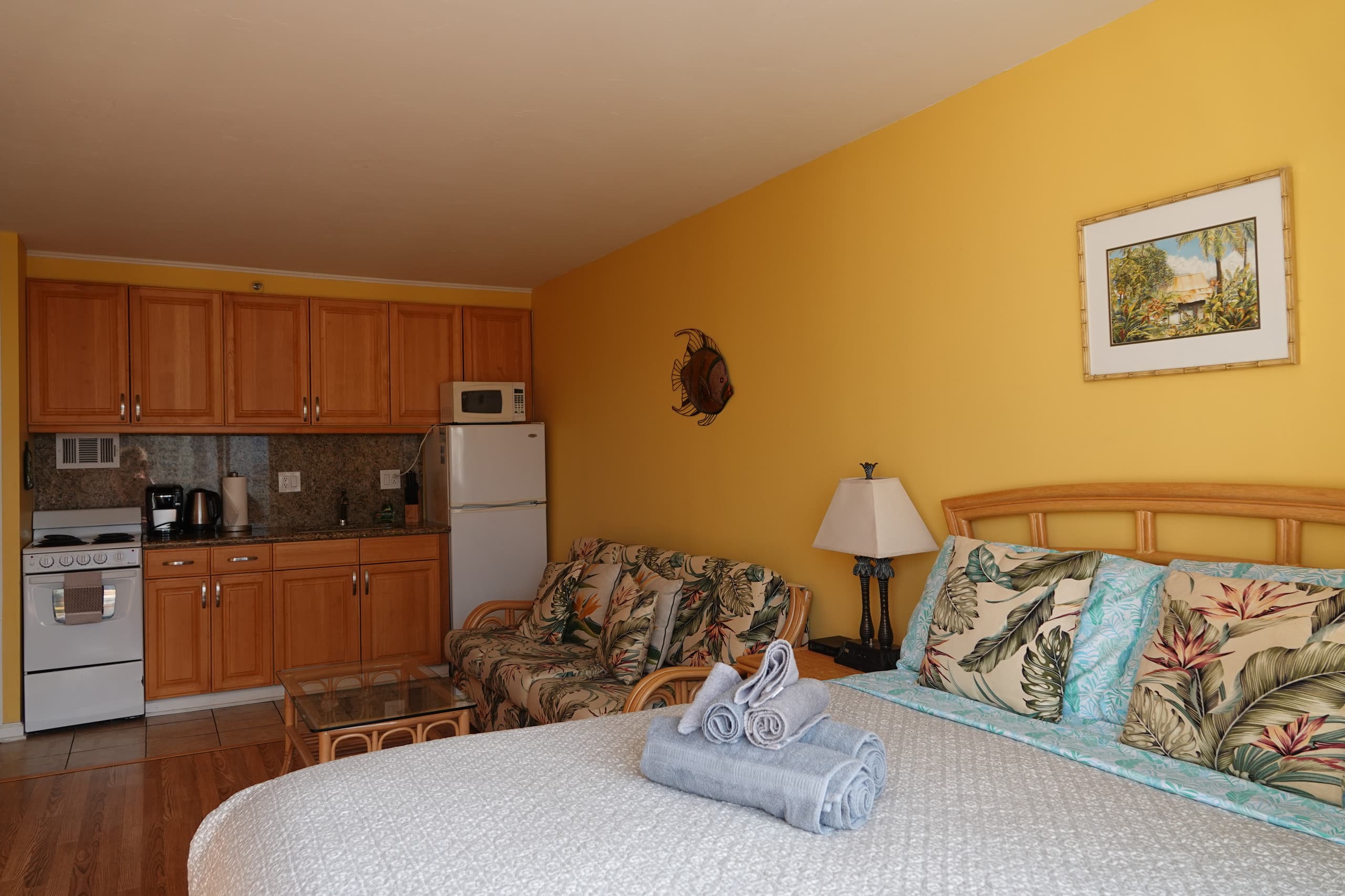 Condo in Honolulu · ★4.86 · Studio · 2 beds · 1 bath - Image 58