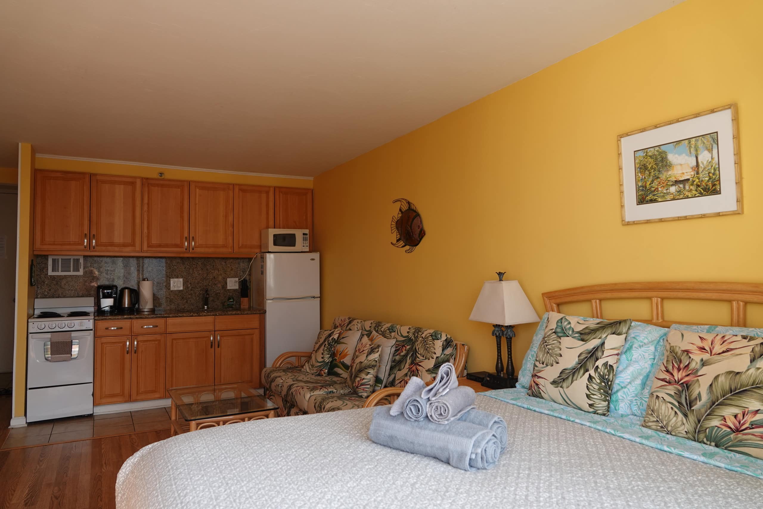 Condo in Honolulu · ★4.86 · Studio · 2 beds · 1 bath - Image 54