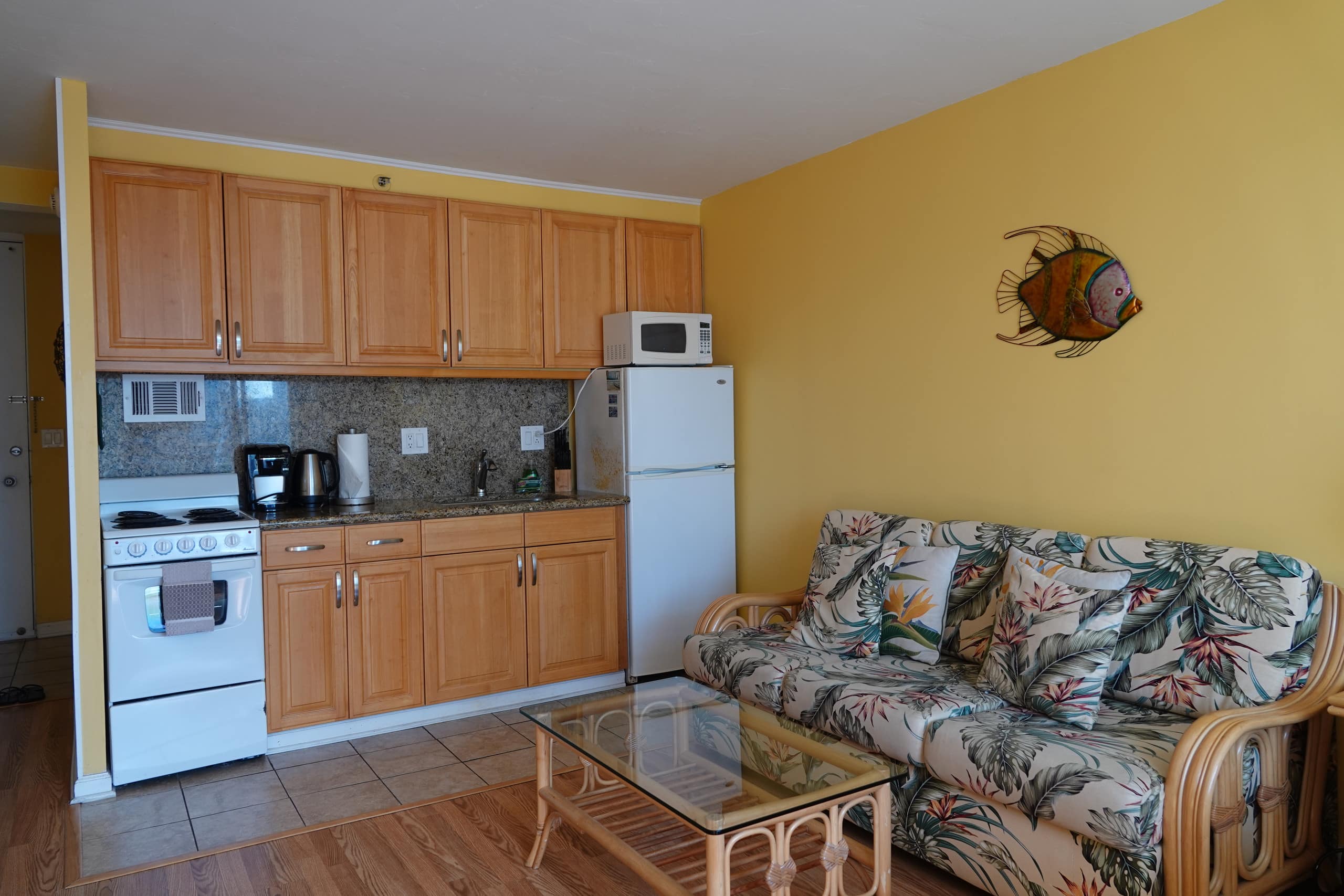 Condo in Honolulu · ★4.86 · Studio · 2 beds · 1 bath - Image 8