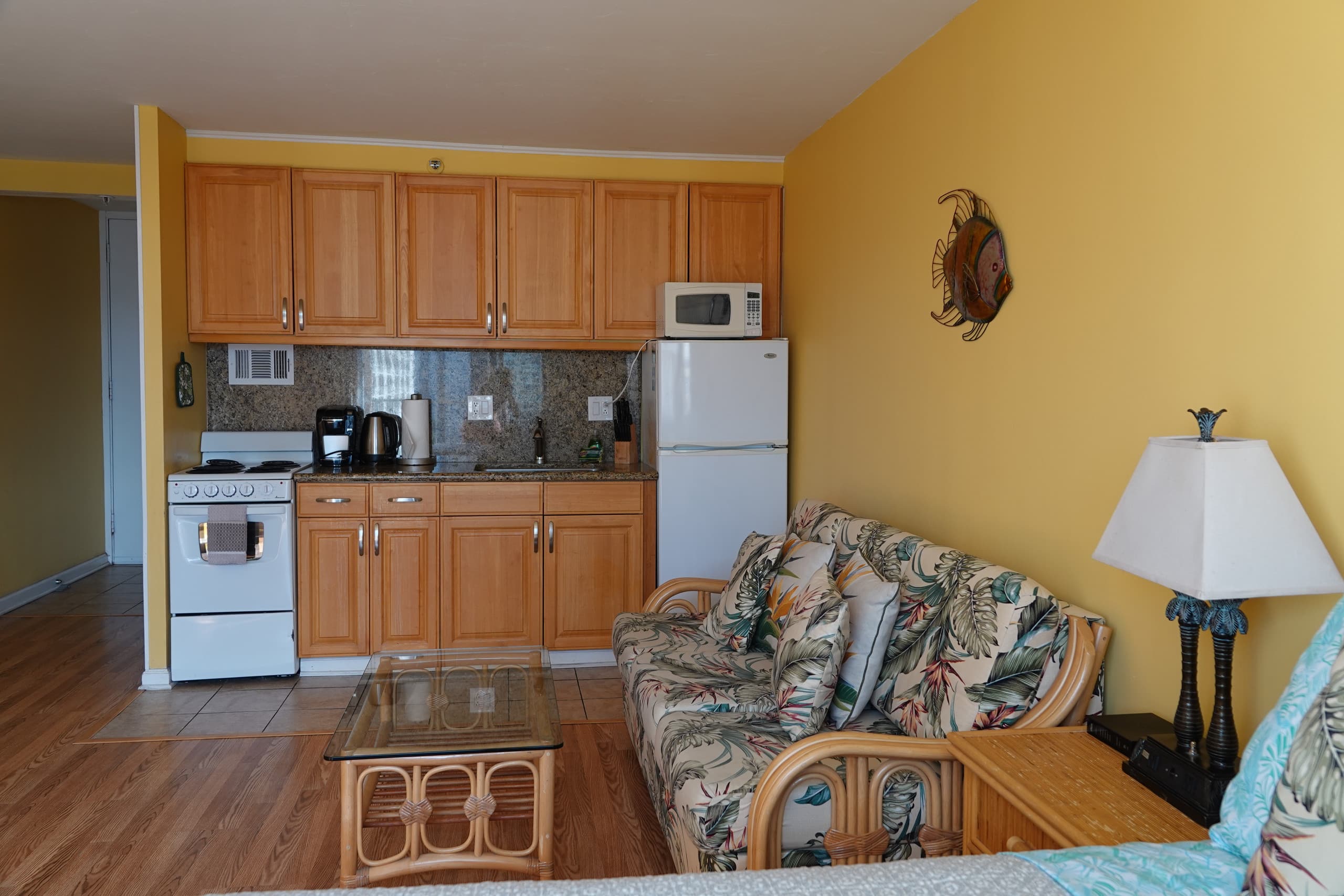Condo in Honolulu · ★4.86 · Studio · 2 beds · 1 bath - Image 7