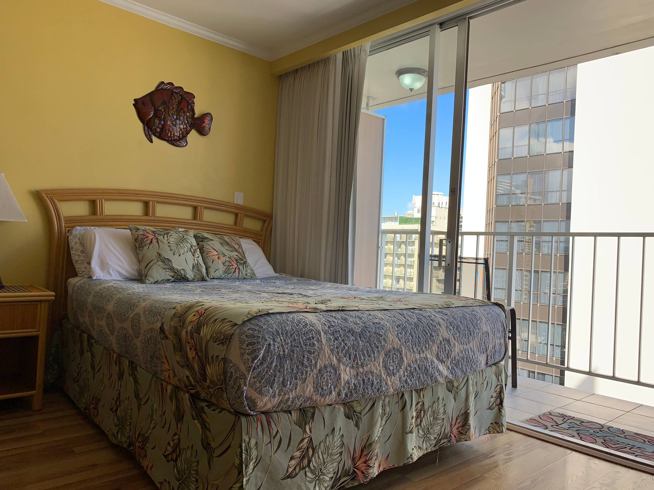 Condo in Honolulu · ★4.86 · Studio · 2 beds · 1 bath - Image 39