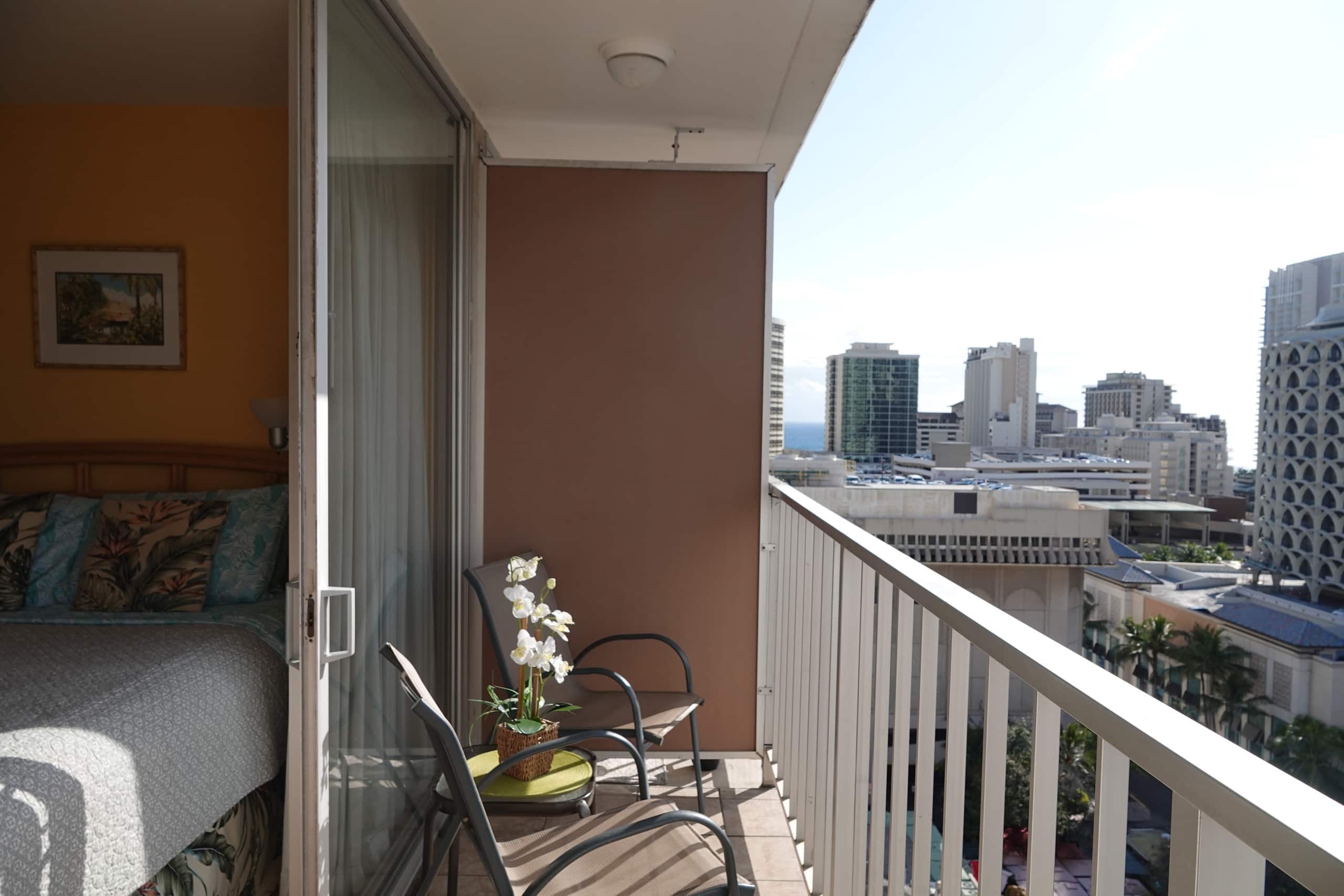 Condo in Honolulu · ★4.86 · Studio · 2 beds · 1 bath - Image 33
