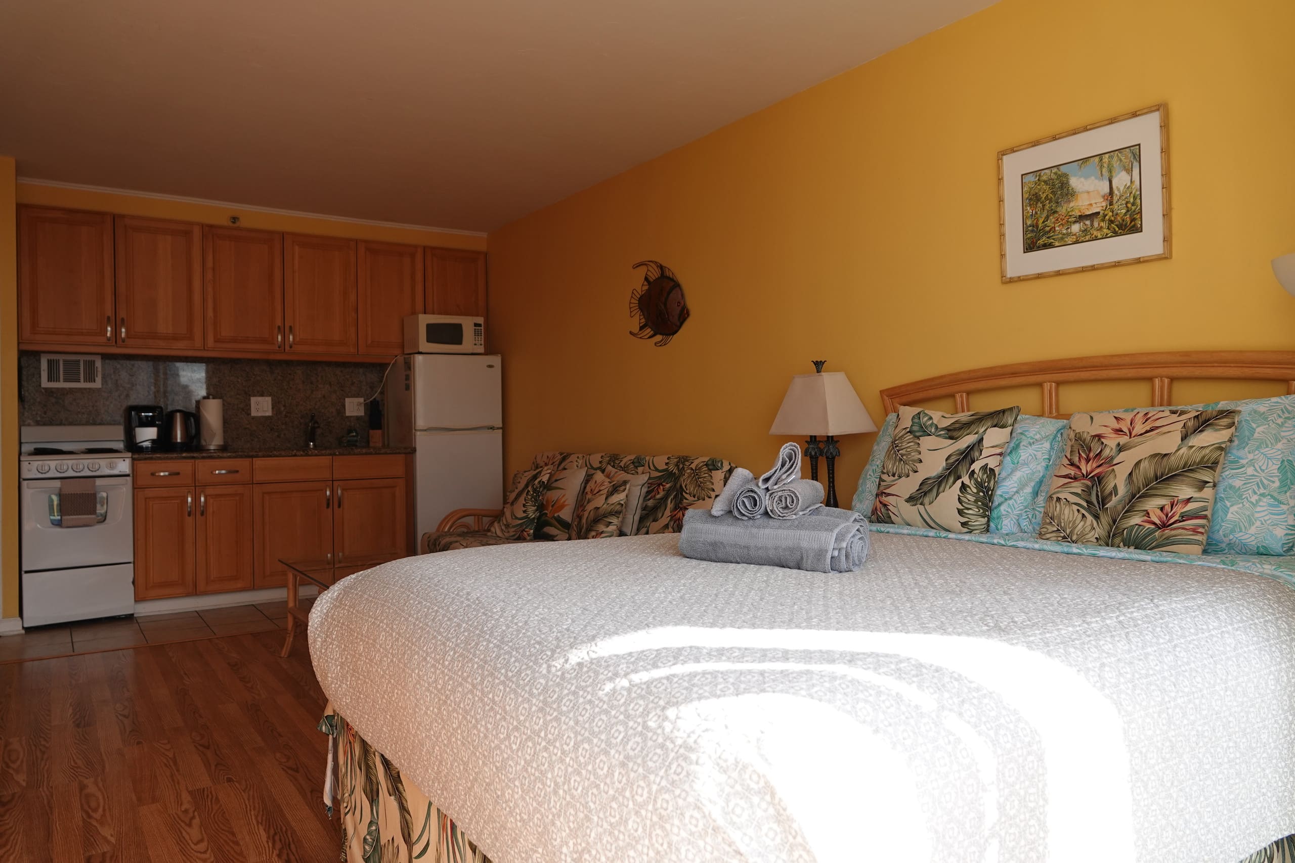 Condo in Honolulu · ★4.86 · Studio · 2 beds · 1 bath - Image 52