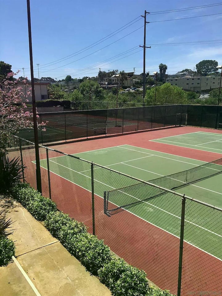 Luxury Condo Resort Amenities - Pool, Pickleball - Condominiums
