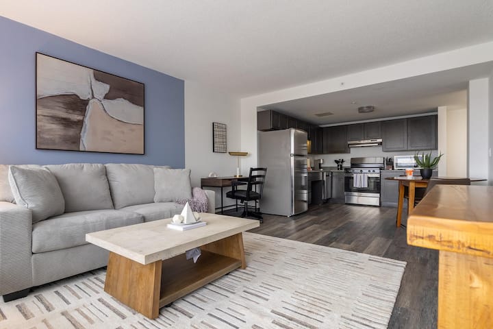 Landing | Incredible 1bd, Gym, Pool - 글래스톤베리