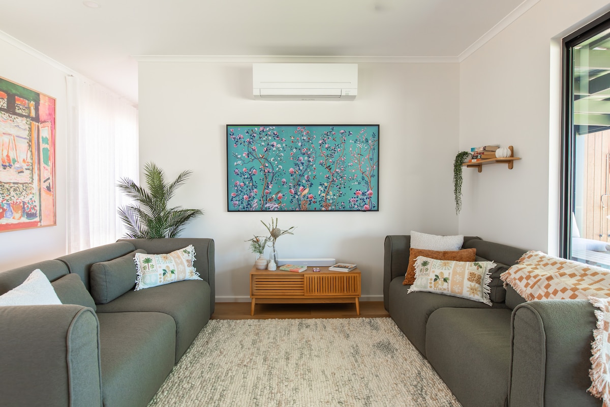 Popular Airbnb listing: The Wooden Shack + Pool in Kalbarri