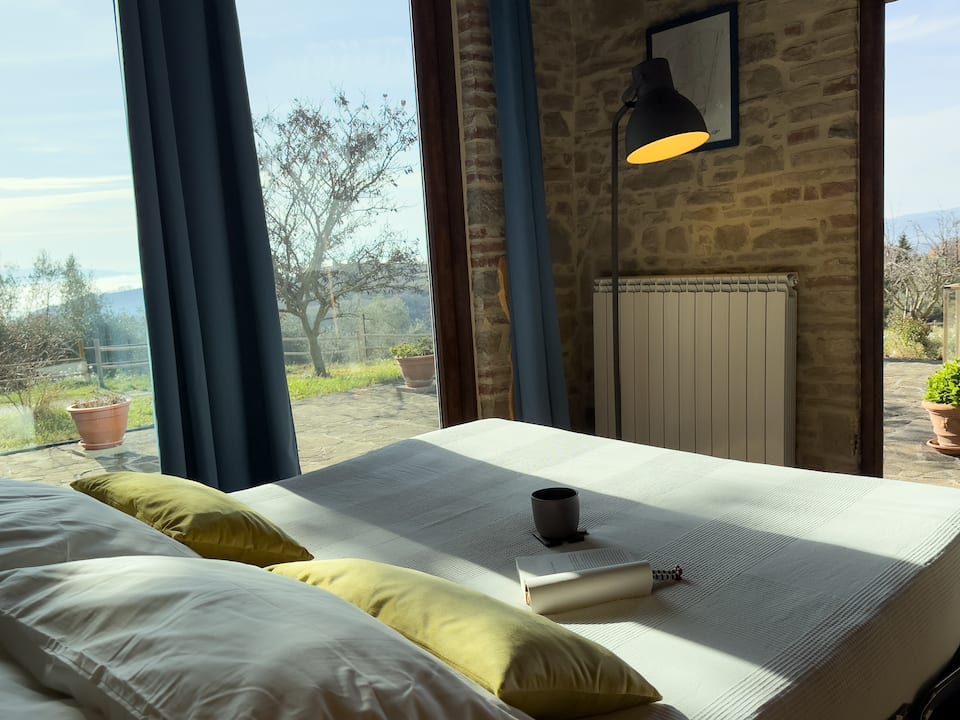 A stone cabin for two on an Umbrian farm, Petrignano, Umbria, Italy, photo 8 of 10