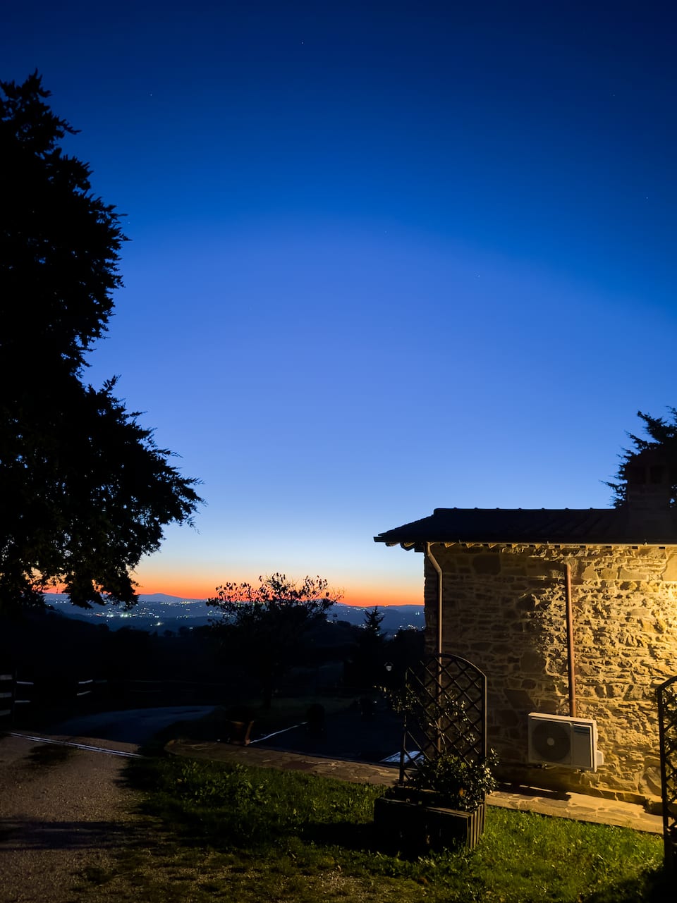 A stone cabin for two on an Umbrian farm, Petrignano, Umbria, Italy, photo 9 of 10