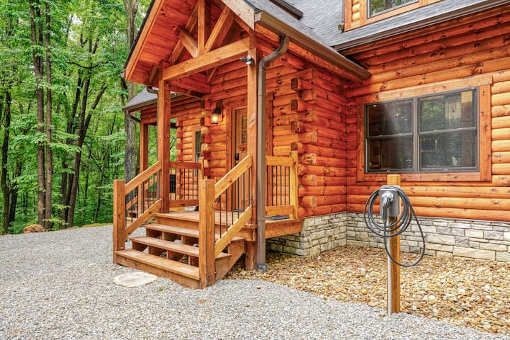 Beehive Bungalow*Charming Forest Escape*Hot Tub - Cabins for Rent
