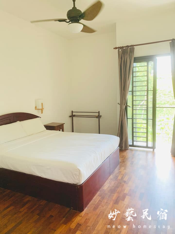 Chumba cha 2 kitanda 1 cha 
ukubwa wa malkia (Mwonekano wa ziwa) 