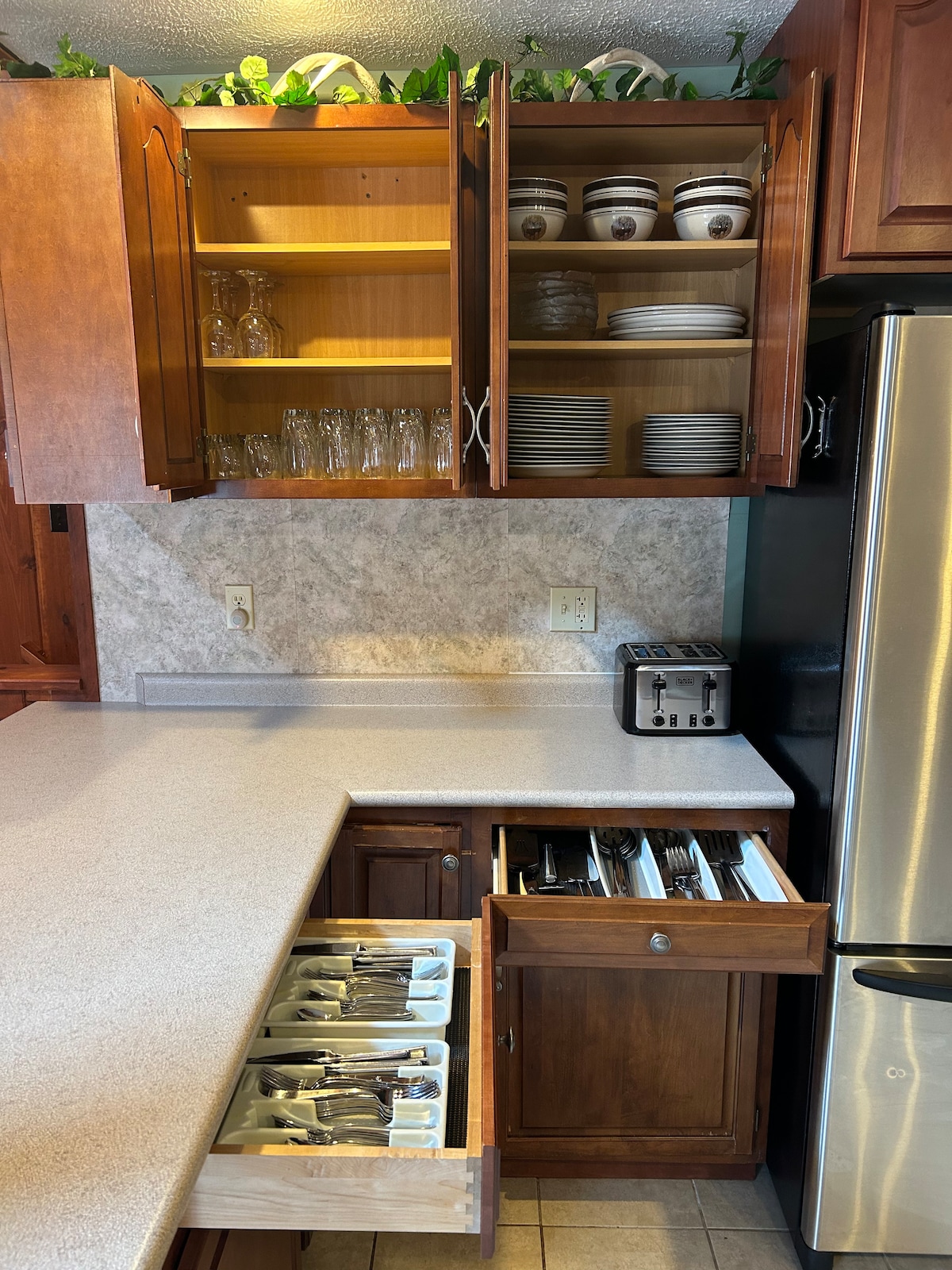Dinnerware, Wine Glasses & Cup Cabinets
