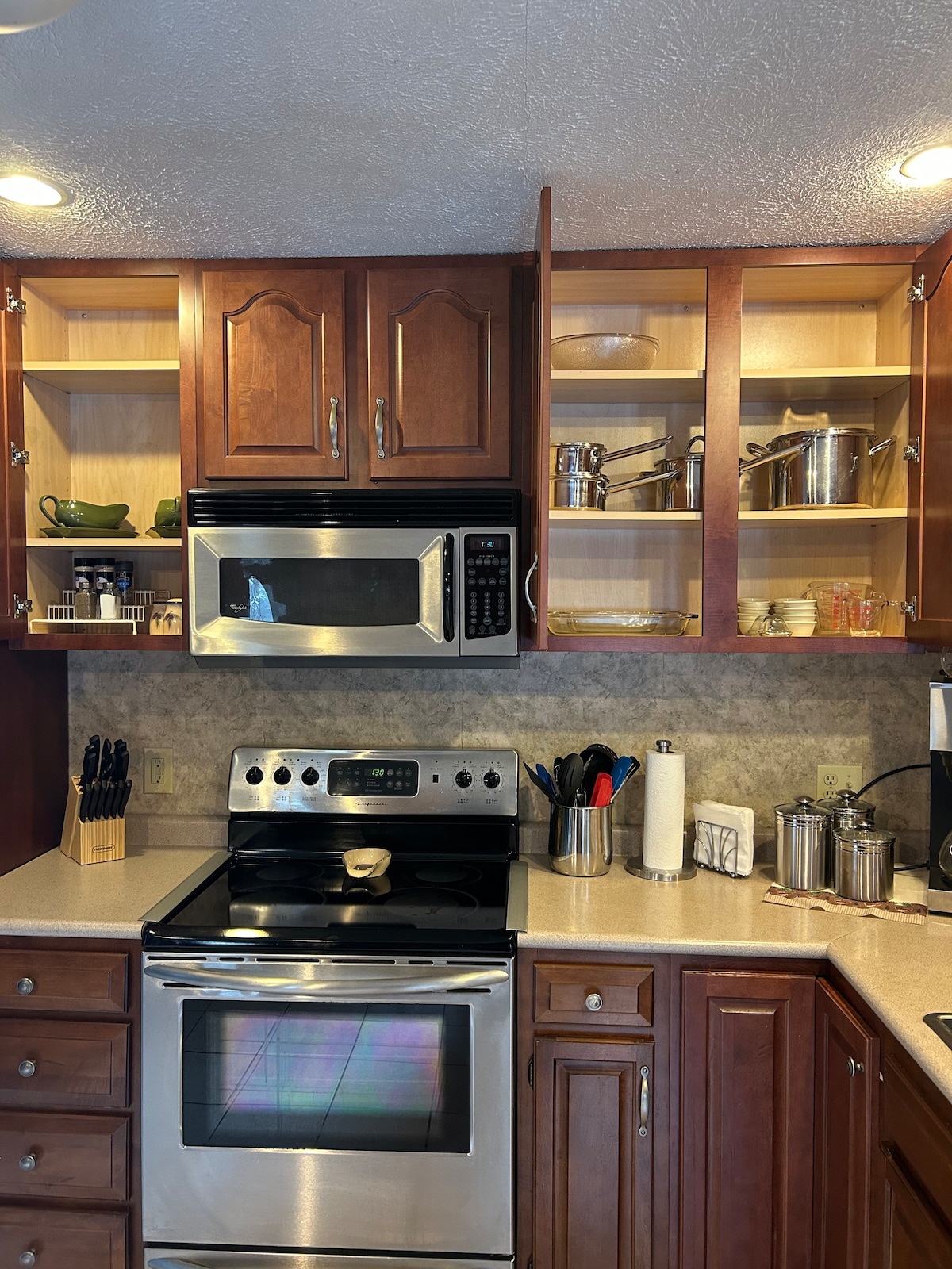 Stove, Oven & Kitchen Cabinetry