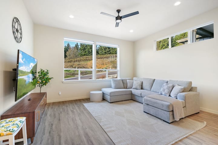 Our Newly Built Modern Home, In A Prime Location! - Corvallis, OR