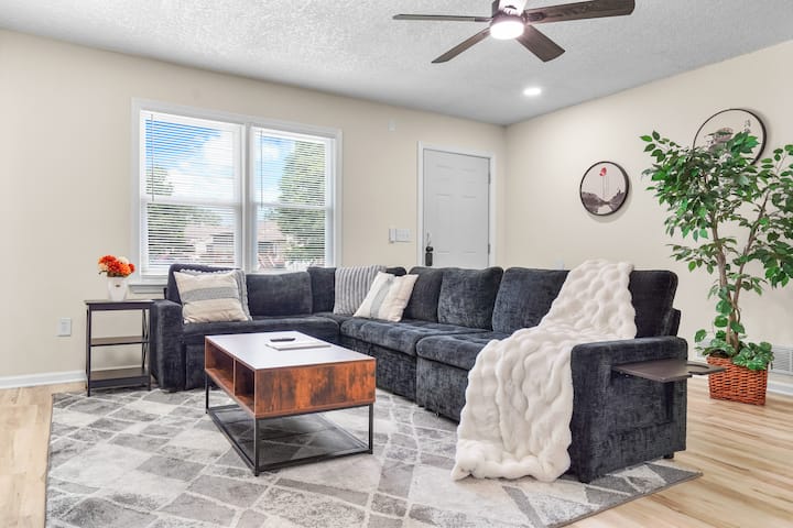Large Groups| 4 Bedrooms|3 Full Baths|tv All Rooms - Olathe, KS