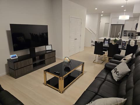 Successful Airbnb property: Home in West of Edmonton in Secord