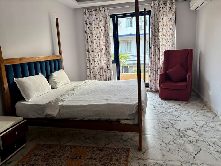 Bedroom 1 image 2