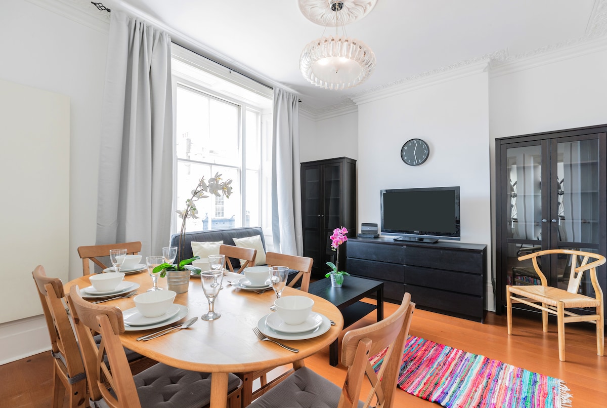 סלון ופינת אוכל