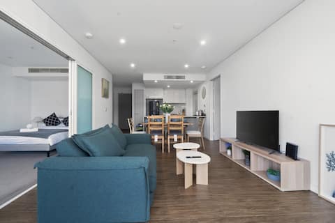 Successful Airbnb property: 2Bds On Top of Mascot Station Airport Link in Mascot
